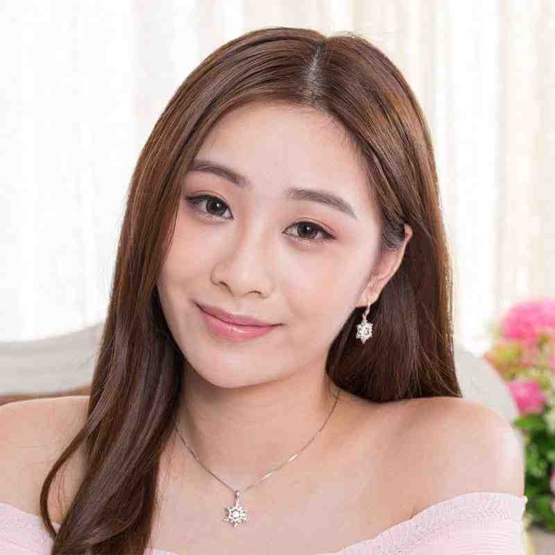 CLASSIC DANCING STONE SNOWFLAKE SOLID 925 STERLING SILVER NECKLACE - The Sparkle Place